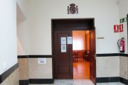 Archivo - Trib.- Petición de 4 años para madre e hija por 'desplumar' 34.000 euros a la abuela con demencia.