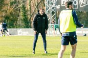 Ramis dirige un entrenamiento en la ciudad deportiva.