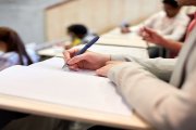 Archivo - Consejo.- CyL aprueba una subida salarial para docentes de hasta 2.100 euros al año para los más veteranos.