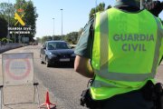 Los controles preventivos de la Guardia Civil permiten arrestar a huidos de la justicia.