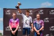Josh Burnett sube al podio del Campeonato de Nueva Zelanda.