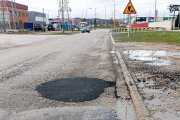 CCOO denuncia el deterioro de la calle La Bureba en el polígono de Gamonal.