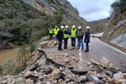 Visita del subdelegado del Gobierno a la N-232 en el Desfiladero de los Hocinos.