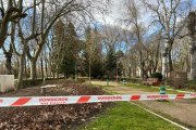 Accesos cortados al río en el paseo de la Isla.