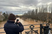 El nivel de alerta por la subida del cauce del Duero en Aranda alcanza el umbral rojo.