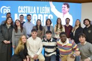 La cabeza de lista del PP a las Cortes de Castilla y León por Burgos, Marta Arroyo, mantiene un encuentro con Nuevas Generaciones para dar a conocer las principales medidas en materia de juventud incluidas en el programa electoral del PPCyL de cara a las elecciones del próximo 15 de marzo.