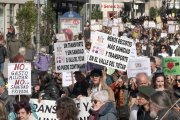 Miles de personas participan en Valladolid en una manifestación por la Sanidad Pública.