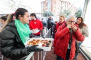 Instante del reparto de la cecina.