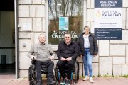Décimo aniversario de Impulsa Igualdad. De izquierda a derecha, el usuario Nacho Fadrique, el presidente de Impulsa Igualdad, Fran Sardón, y la asistenta Henar Gómez.