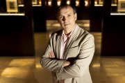 El escritor Luis Zueco presneta en Burgos 'El juicio'.