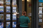 Archivo - Escaparate de una inmobiliaria.