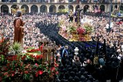 Imagen de archivo de 'El Encuentro' de la procesión de Los Pasos en la Plaza Mayor de la capital leonesa, que cuenta con mención especial en la declaración de Interés Turístico Internacional.