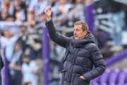 Luis Miguel Ramis da instrucciones desde la banda en el partido contra el Valladolid en el estadio Zorrilla.