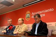 Barriada, Ayala y Manso explican las novedades sobre el servicio de autobuses, tras la crisis desatada con el incendio del 21 de abril.