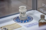 Imagen de los recipientes de la antigua botica que conserva Farmacia Jimeno y que formaron parte de la exposición 'Apotecarius' .