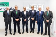 Los directivos de las cajas rurales de Castilla y León, durante la inauguración del nuevo centro de RSI en Valladolid.
