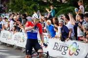 Lorena Wiebes abre la Vuelta a Burgos con victoria en el sprint de Gamonal.