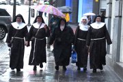 Exmonjas clarisas de Belorado acuden a declarar en Bilbao.