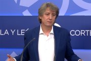 Carlos Martínez en un momento de la rueda de prensa ofrecida este miércoles en las Cortes.