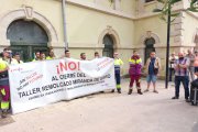 Representantes de IU Miranda en una asamblea de trabajadores del taller de Remolcado.