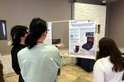 La aplicación permite interactuar con una réplica virtual de la máquina de cifrado Enigma K.