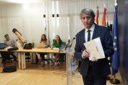 El secretario autonómico del PSOE Carlos Martínez, ofrece una rueda de prensa.