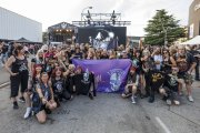 Foto de familia de los Liantes, ayer, en el Zurbarán Rock, justo antes del concierto de la banda sueca Hardcore Superstar.