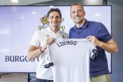 Oier Luengo junto a Michu.