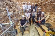 Equipo de investigadrse de tres generaciones que afrontan la excavacion, tras 30 años de espera, del nivel de Homo antecessor en extensin.