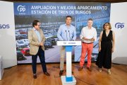 Los parlamentarios del PP por Burgos presentan la iniciativa sobre la ampliación del aparcamiento de la estación de tren Rosa Manzano.