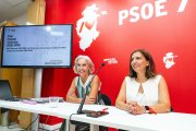 Ana Casado y Esther Peña, en la sede del PSOE de Burgos.