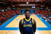 Chris Junior Echui tiene 17 años y mide 1,87 metros de altura.