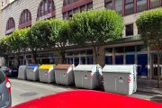 Imagen mostrada por Vox para denunciar la instalación de contenedores frente a la estación.