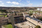 Terrenos de la antigua CLH al fondo, donde el PP planea un nuevo complejo deportivo.