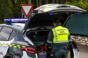 Agentes de la Guardia Civil en un operativo en la localidad burgalesa de Sarracín.