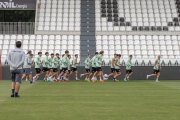 La plantilla se ejercitó en El Plantío para preparar el partido contra el Sanse.
