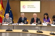 Archivo - El ministro de Hacienda, Arcadi España (c-i), y el ministro de Política Territorial y Memoria Democrática, Ángel Víctor Torres (c-d), durante una reunión del Consejo de Política Fiscal y Financiera (CPFF).