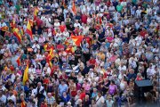 Decenas de personas durante una concentración en solidaridad con Ceuta, en la Plaza Mayor, a 2 de septiembre de 2026, en Salamanca, Castilla y León (España).