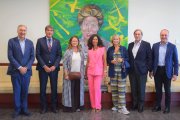Lourdes Gullón y Tomás Pascual, junto a otros directivos de ambos grupos.