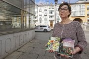 Paloma Ruiz-Rivas, con ejemplares de sus últimas novelas.