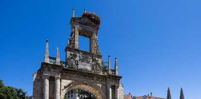 Estado en el que se encuentra el Arco de Fernán González, en la calle del mismo nombre.