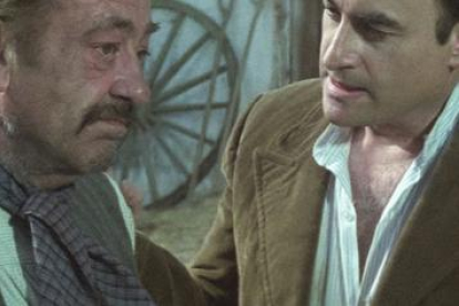 Pepe Calvo (izq.) y Paul Naschy, dos de los protagonistas de 'El huerto del Francés'. CULTURAL DIVERSITY FILMS
