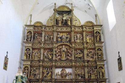 Vista del retablo mayor de Berzosa. DARÍO GONZALO