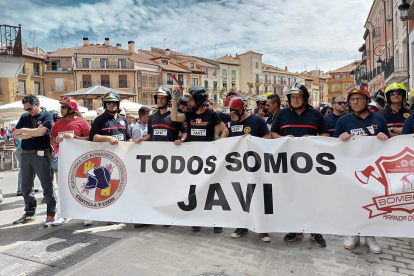 200 bomberos se han concentrado contra lo que consideran una vendetta de la alcaldesa de Aranda