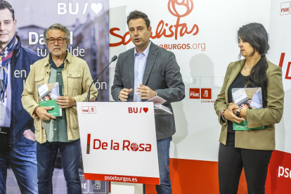 Daniel de la Rosa junto a José María Romo y Virginia Escudero.