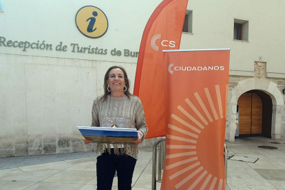 La candidata de Ciudadanos (Cs) a la Alcaldía de Burgos, Rosario Pérez Pardo, propone construir un centro astronómico con planetario en el cerro de San Miguel