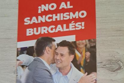 Folleto que ha aparecido en la ciudad en las últimas horas con el lema 'No al sanchismo burgalés'