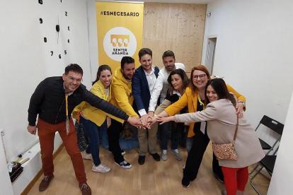 Miembros de la plataforma Sentir Aranda en su sede.