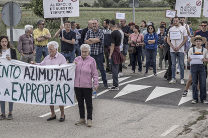 Manifestación en Celada de la Torre contra la instalación de un parque eólico y otro fotovoltaico.