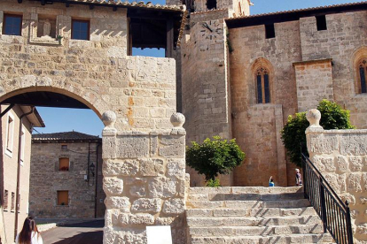 El arco del conjuradero y la iglesia de Santa Eugenia, joyas patrimoniales de Villegas.